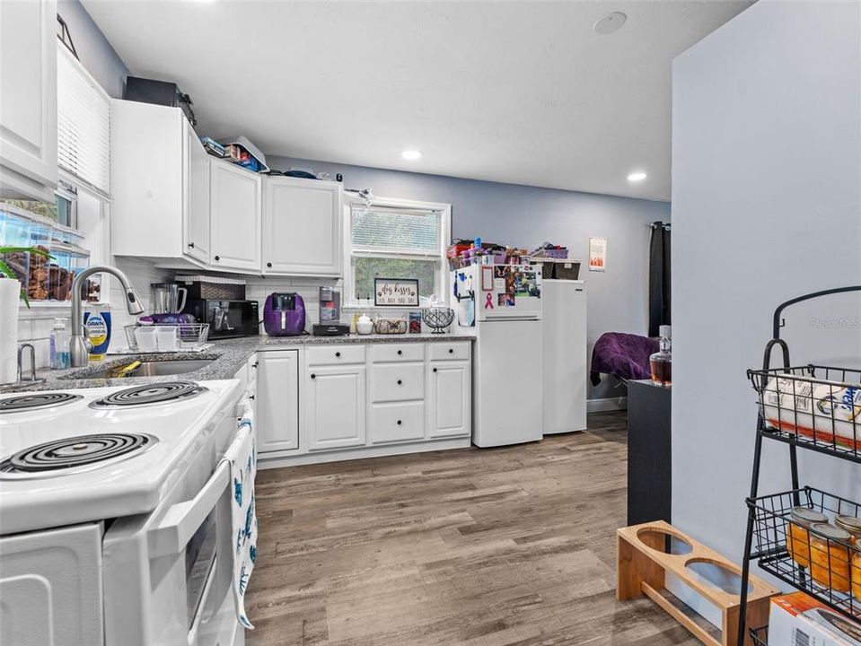 出租: $1,300 (1 贝兹, 1 浴室, 576 平方英尺)