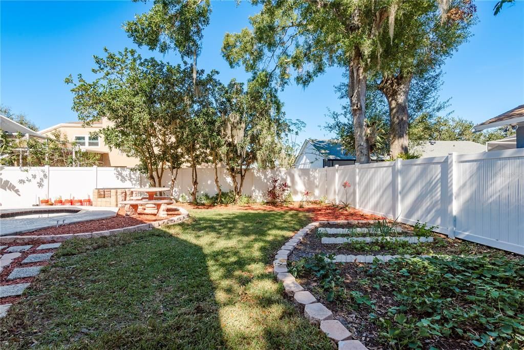 Active With Contract: $599,900 (3 beds, 2 baths, 2429 Square Feet)