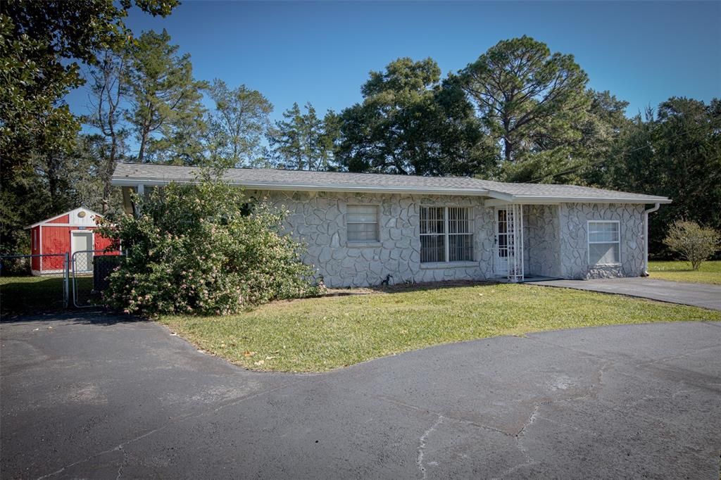 На продажу: $225,000 (4 спален, 2 ванн, 1372 Квадратных фут)