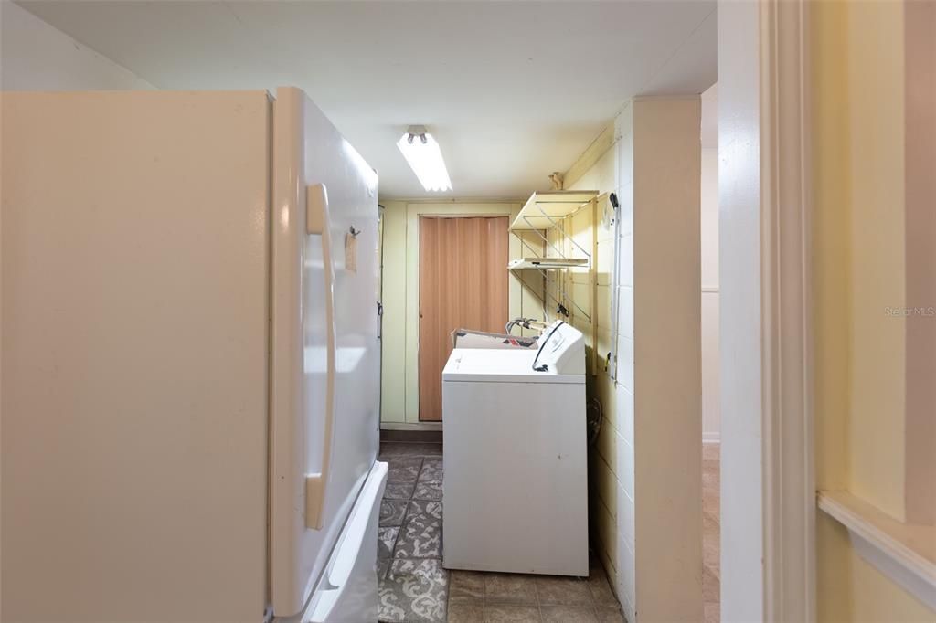 На продажу: $225,000 (4 спален, 2 ванн, 1372 Квадратных фут)