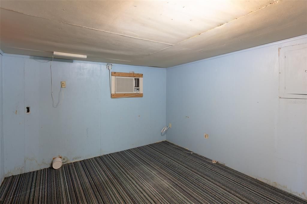 На продажу: $225,000 (4 спален, 2 ванн, 1372 Квадратных фут)