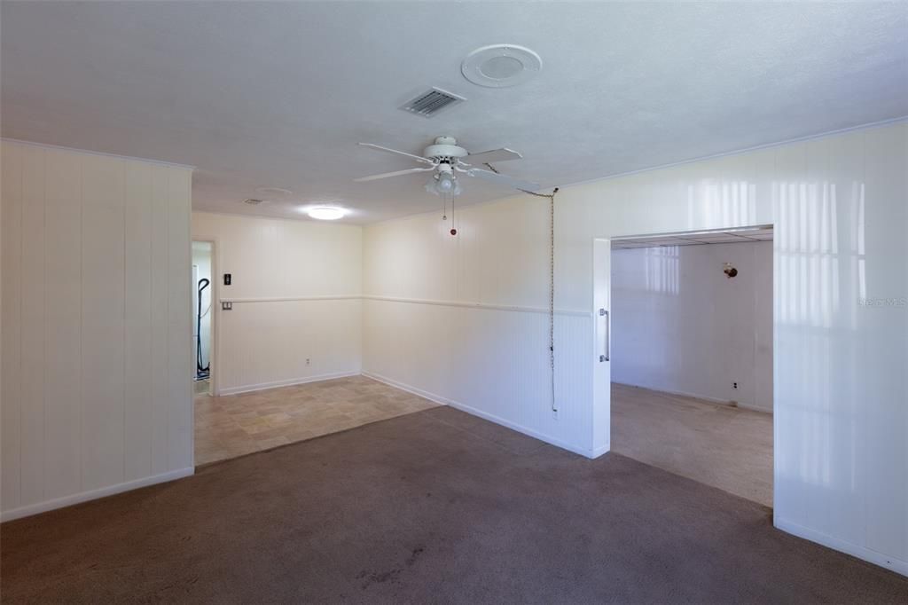 На продажу: $225,000 (4 спален, 2 ванн, 1372 Квадратных фут)