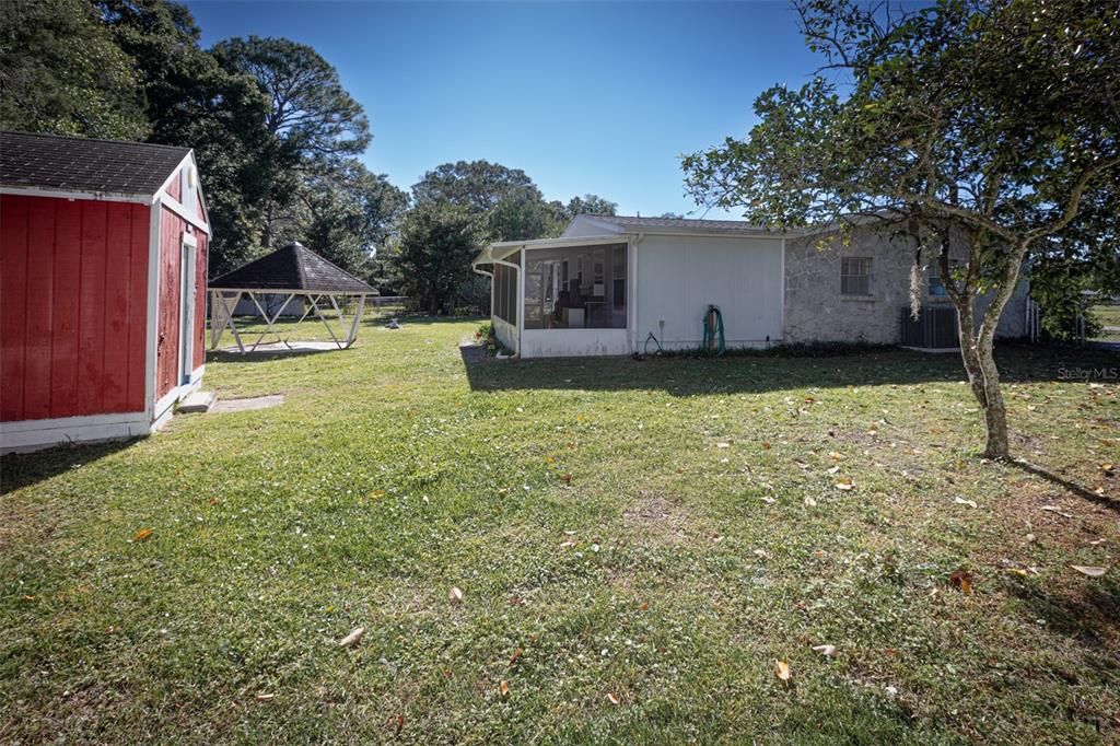 На продажу: $225,000 (4 спален, 2 ванн, 1372 Квадратных фут)