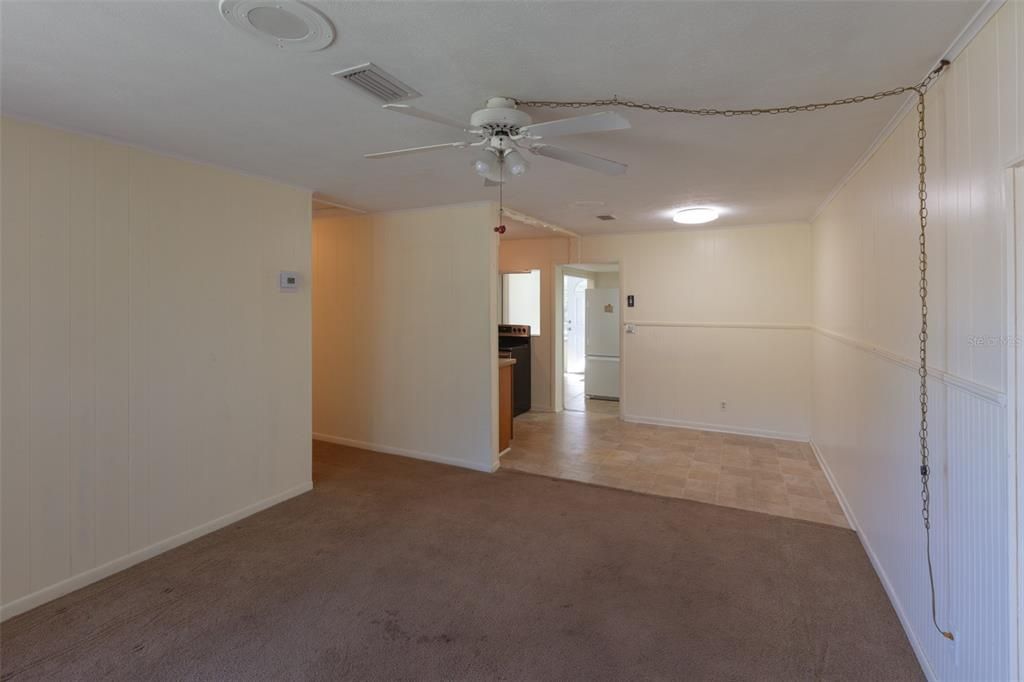 На продажу: $225,000 (4 спален, 2 ванн, 1372 Квадратных фут)