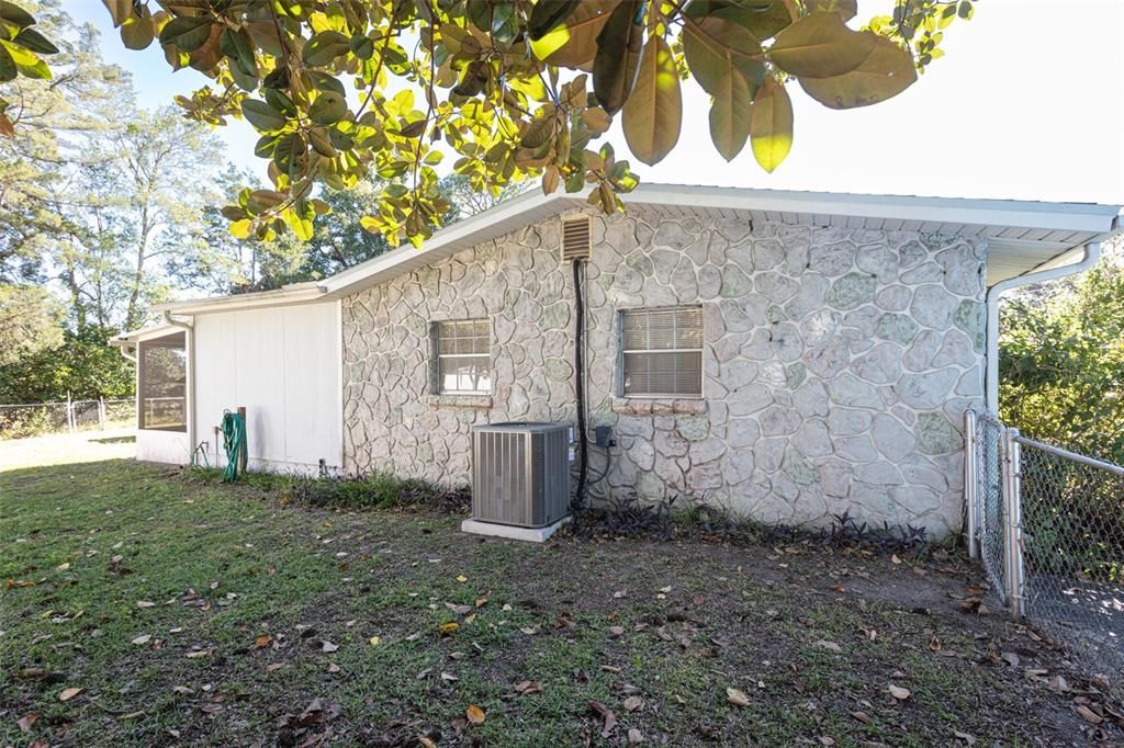 На продажу: $225,000 (4 спален, 2 ванн, 1372 Квадратных фут)