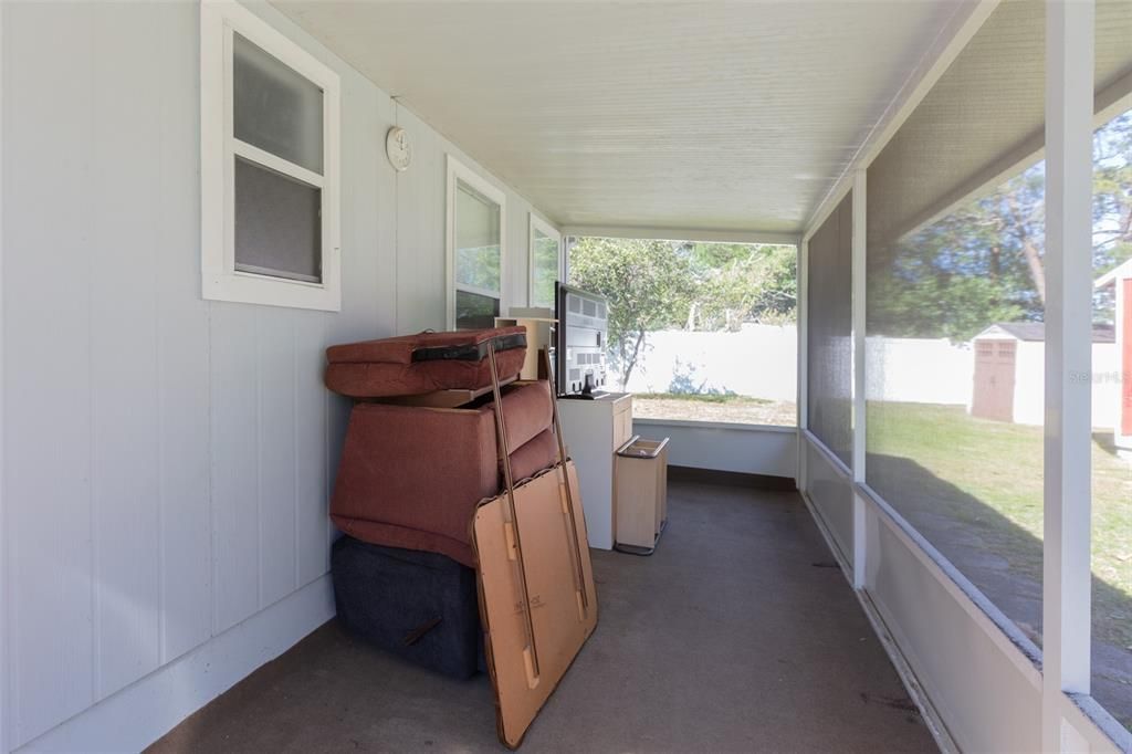 На продажу: $225,000 (4 спален, 2 ванн, 1372 Квадратных фут)