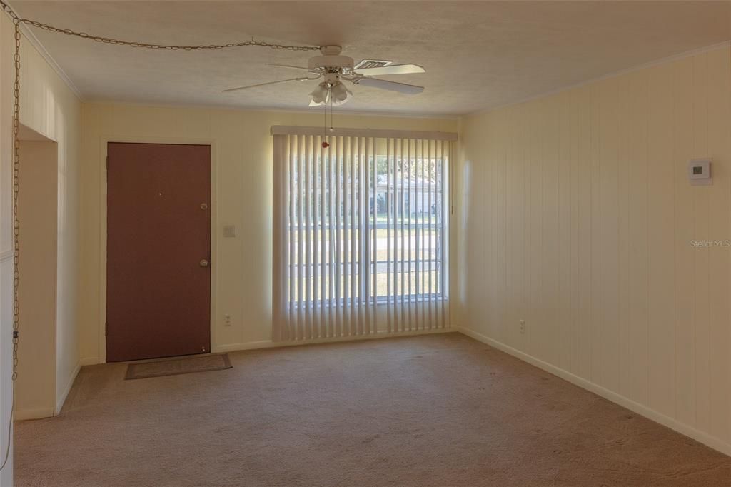 На продажу: $225,000 (4 спален, 2 ванн, 1372 Квадратных фут)