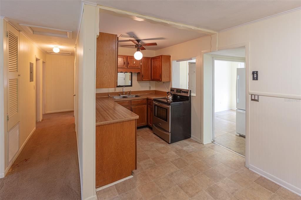 На продажу: $225,000 (4 спален, 2 ванн, 1372 Квадратных фут)