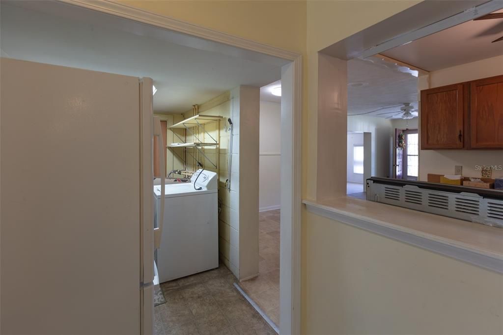 На продажу: $225,000 (4 спален, 2 ванн, 1372 Квадратных фут)