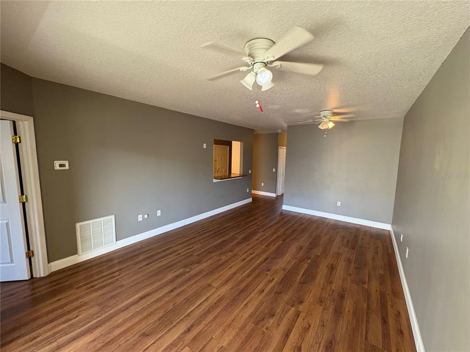 Active With Contract: $1,600 (3 beds, 2 baths, 1151 Square Feet)