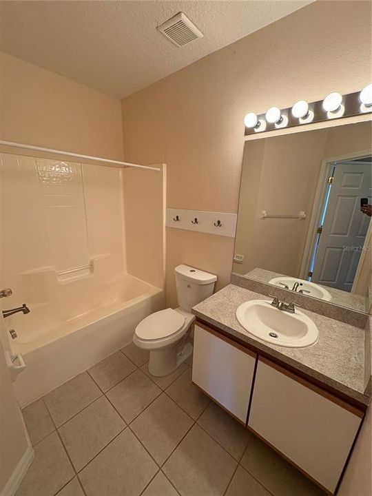 Active With Contract: $1,600 (3 beds, 2 baths, 1151 Square Feet)