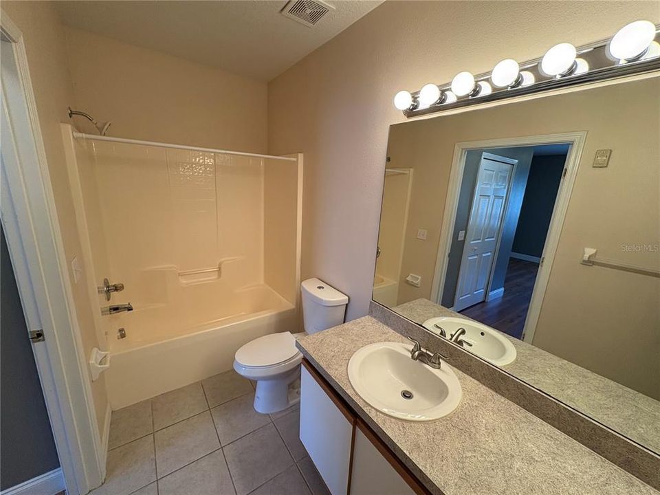 Active With Contract: $1,600 (3 beds, 2 baths, 1151 Square Feet)