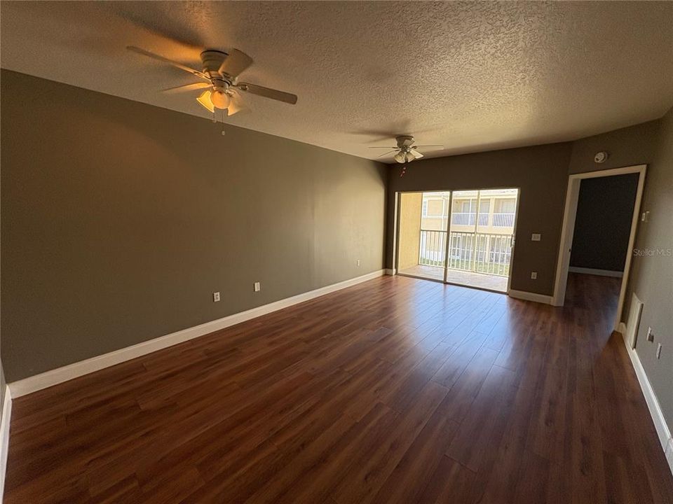 Active With Contract: $1,600 (3 beds, 2 baths, 1151 Square Feet)