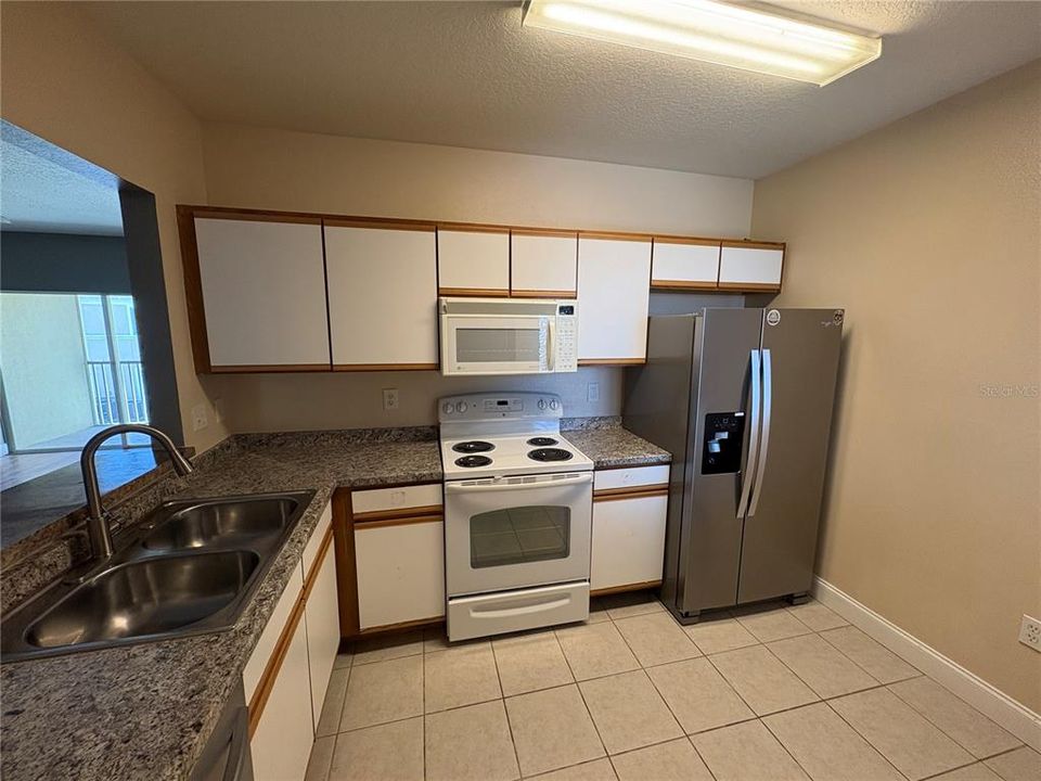 Active With Contract: $1,600 (3 beds, 2 baths, 1151 Square Feet)