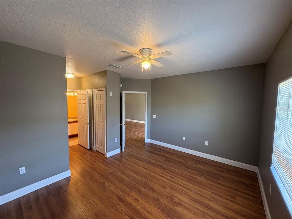 Active With Contract: $1,600 (3 beds, 2 baths, 1151 Square Feet)