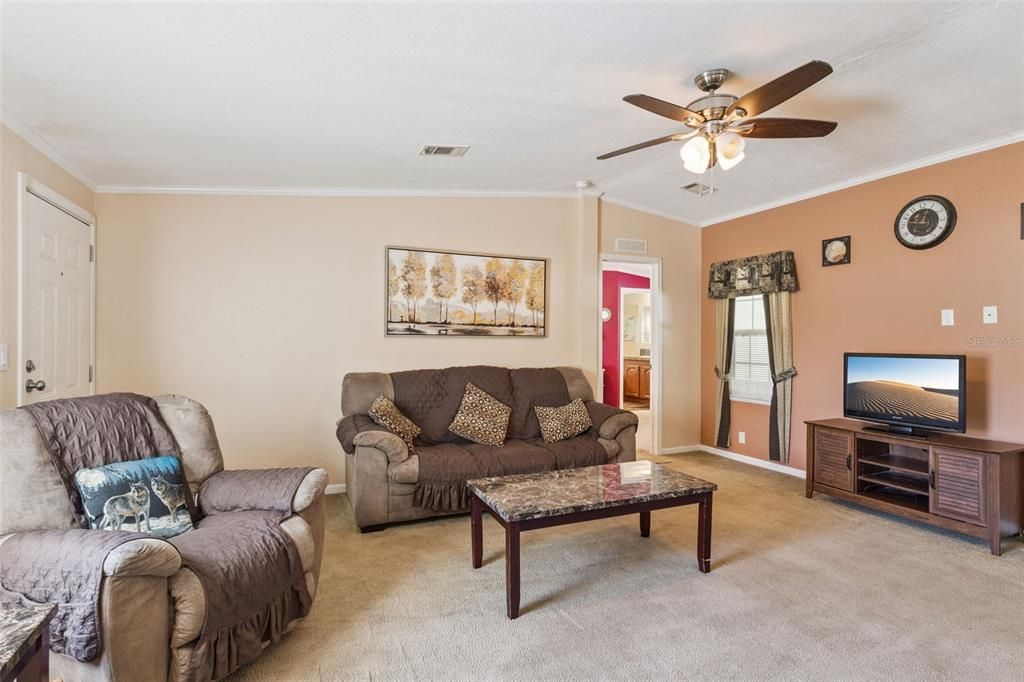 Activo con contrato: $195,000 (3 camas, 3 baños, 1728 Pies cuadrados)