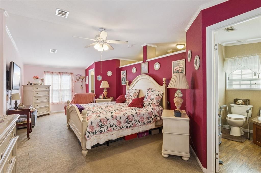 Activo con contrato: $195,000 (3 camas, 3 baños, 1728 Pies cuadrados)