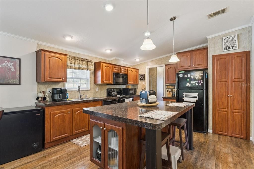 Activo con contrato: $195,000 (3 camas, 3 baños, 1728 Pies cuadrados)