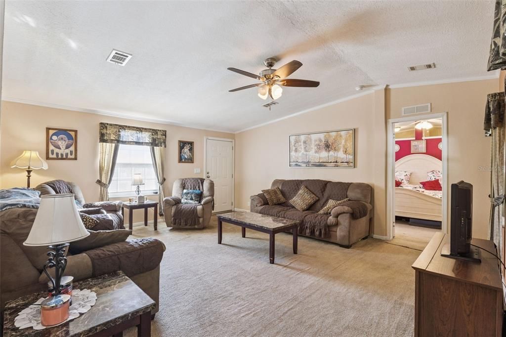 Activo con contrato: $195,000 (3 camas, 3 baños, 1728 Pies cuadrados)