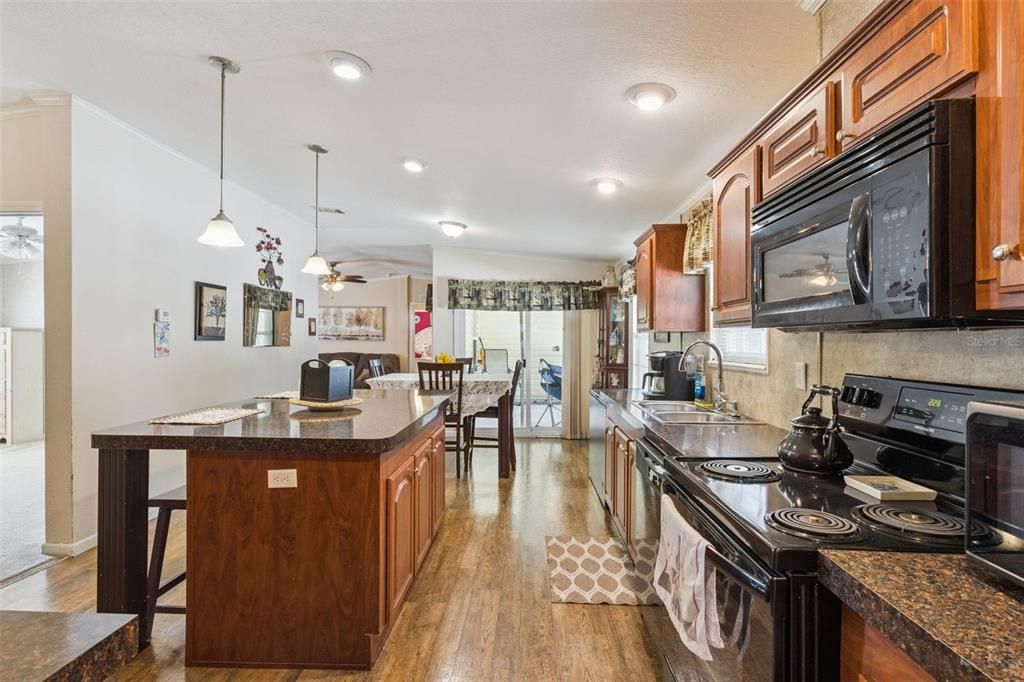 Activo con contrato: $195,000 (3 camas, 3 baños, 1728 Pies cuadrados)