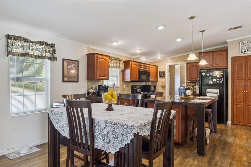 Activo con contrato: $195,000 (3 camas, 3 baños, 1728 Pies cuadrados)