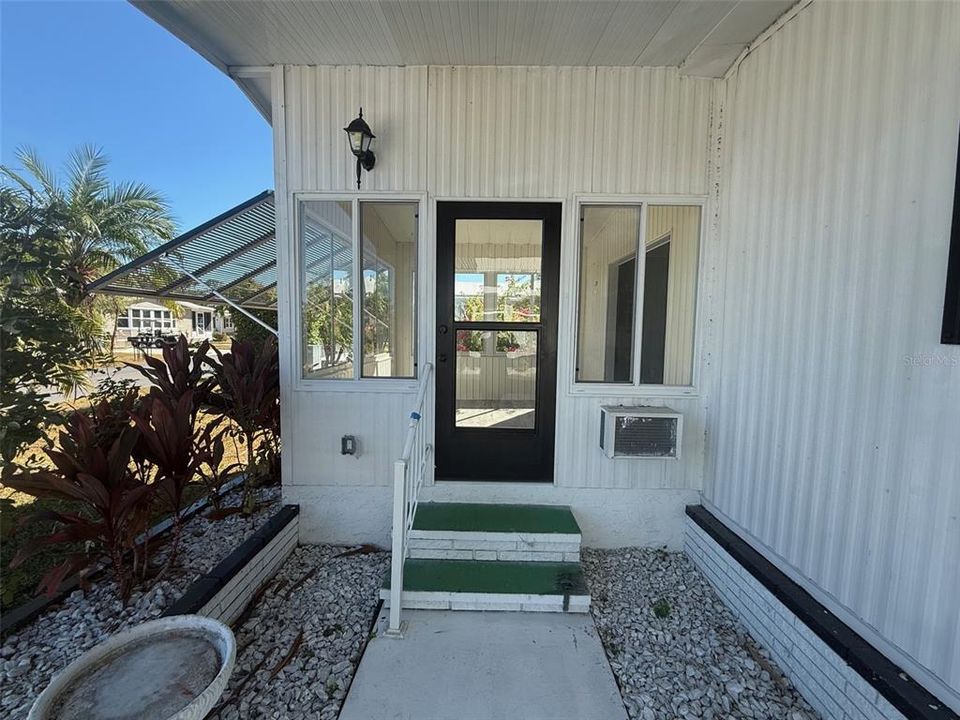 待售: $99,900 (2 贝兹, 2 浴室, 936 平方英尺)