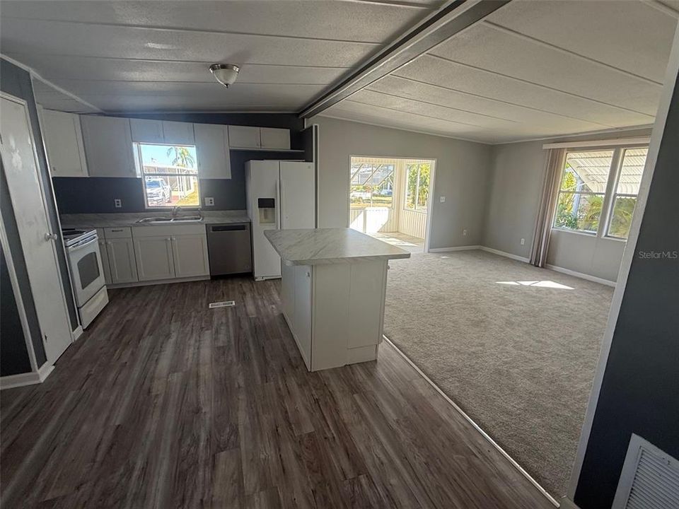 待售: $99,900 (2 贝兹, 2 浴室, 936 平方英尺)