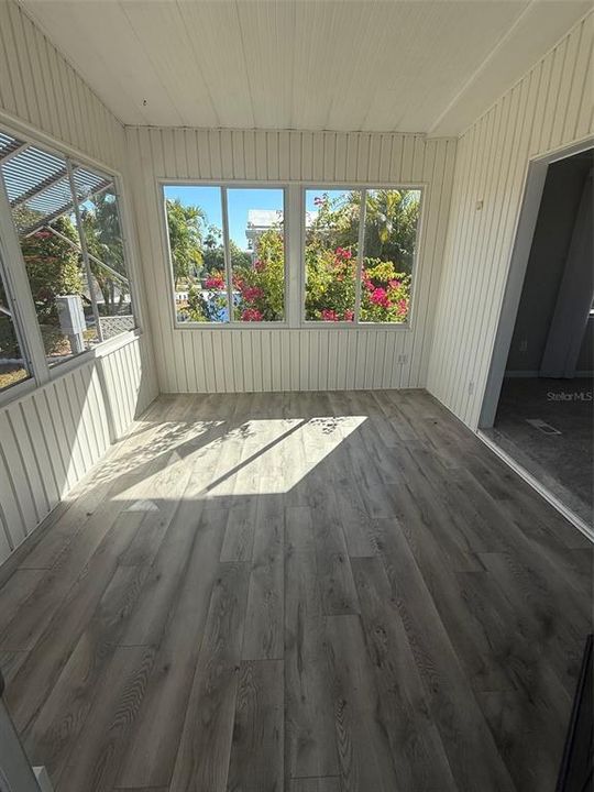 待售: $99,900 (2 贝兹, 2 浴室, 936 平方英尺)