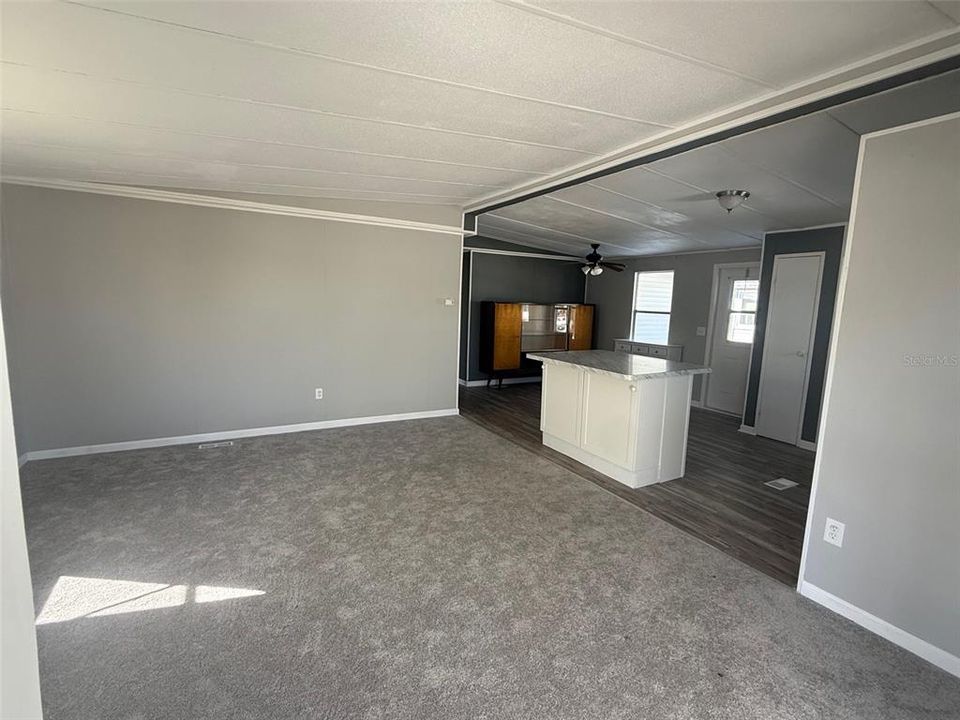 待售: $99,900 (2 贝兹, 2 浴室, 936 平方英尺)