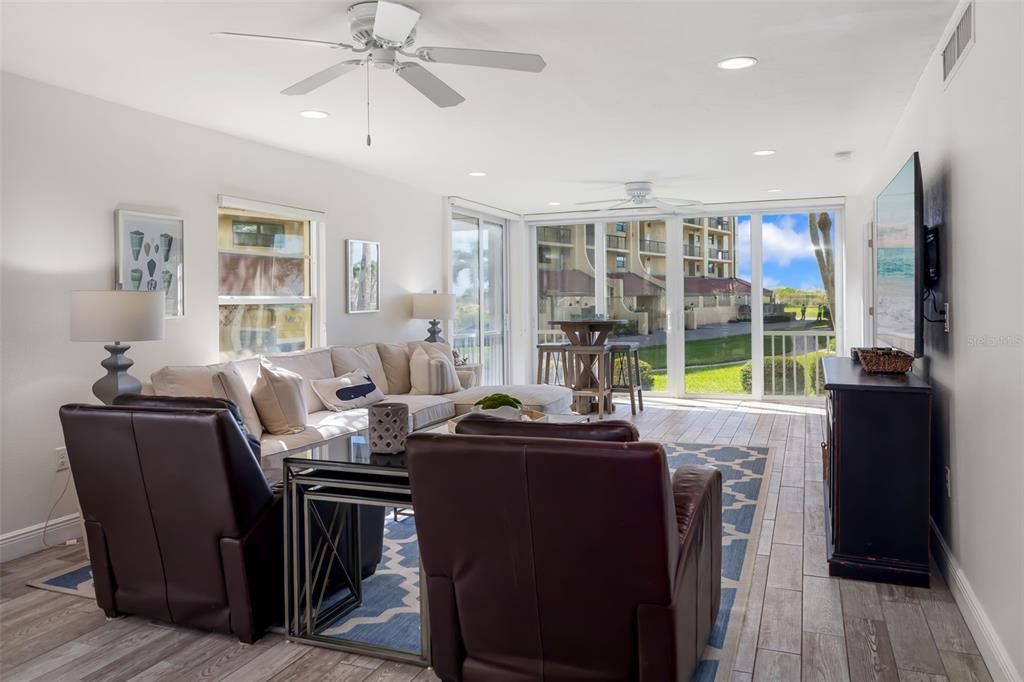 На продажу: $849,000 (2 спален, 2 ванн, 1267 Квадратных фут)