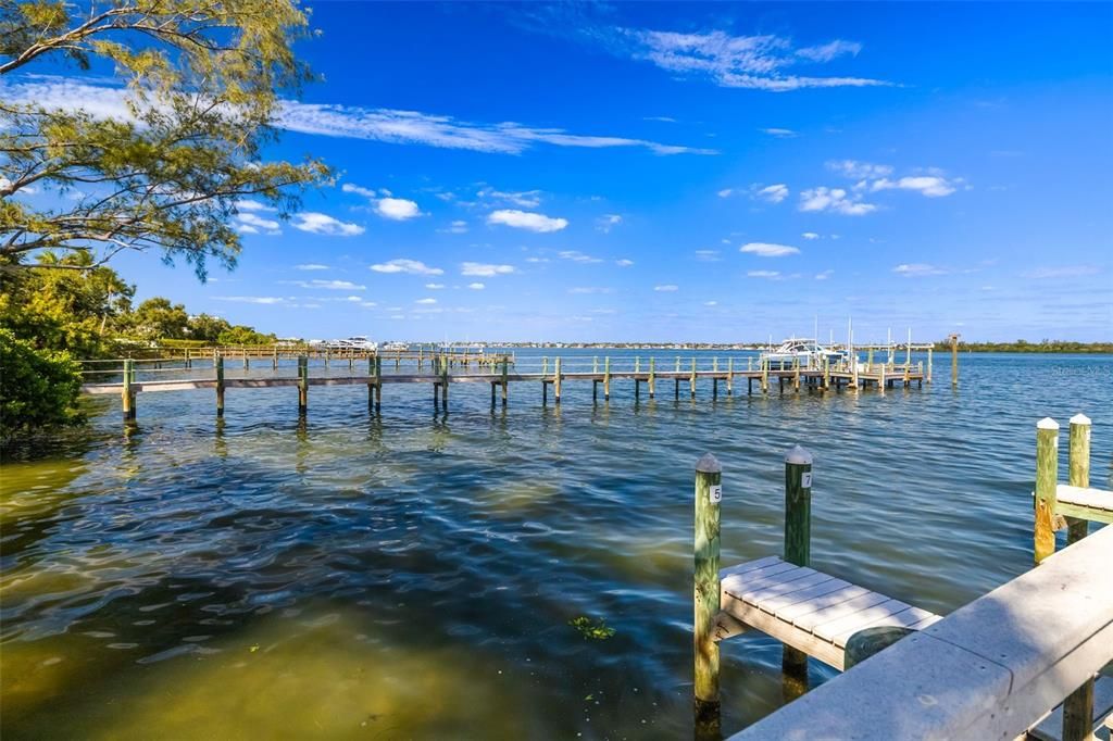 На продажу: $849,000 (2 спален, 2 ванн, 1267 Квадратных фут)