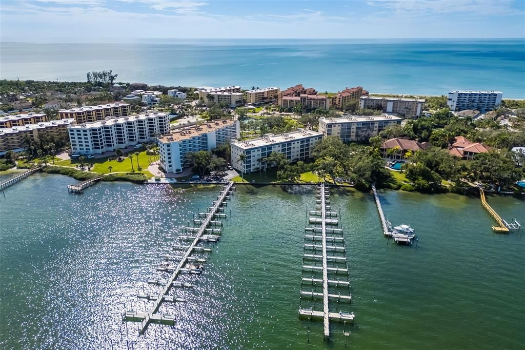 На продажу: $849,000 (2 спален, 2 ванн, 1267 Квадратных фут)