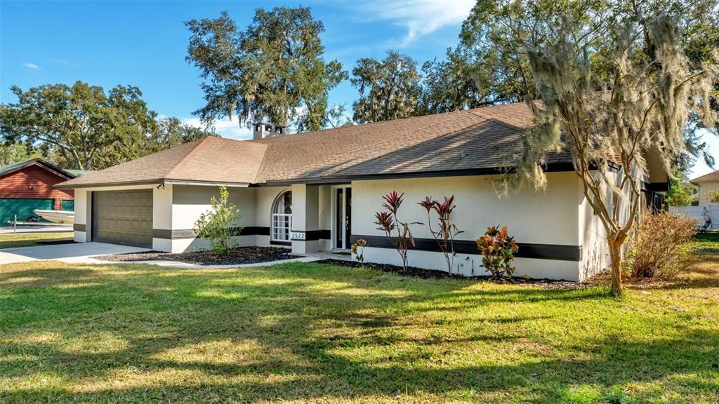 合同活跃: $440,000 (4 贝兹, 2 浴室, 2384 平方英尺)