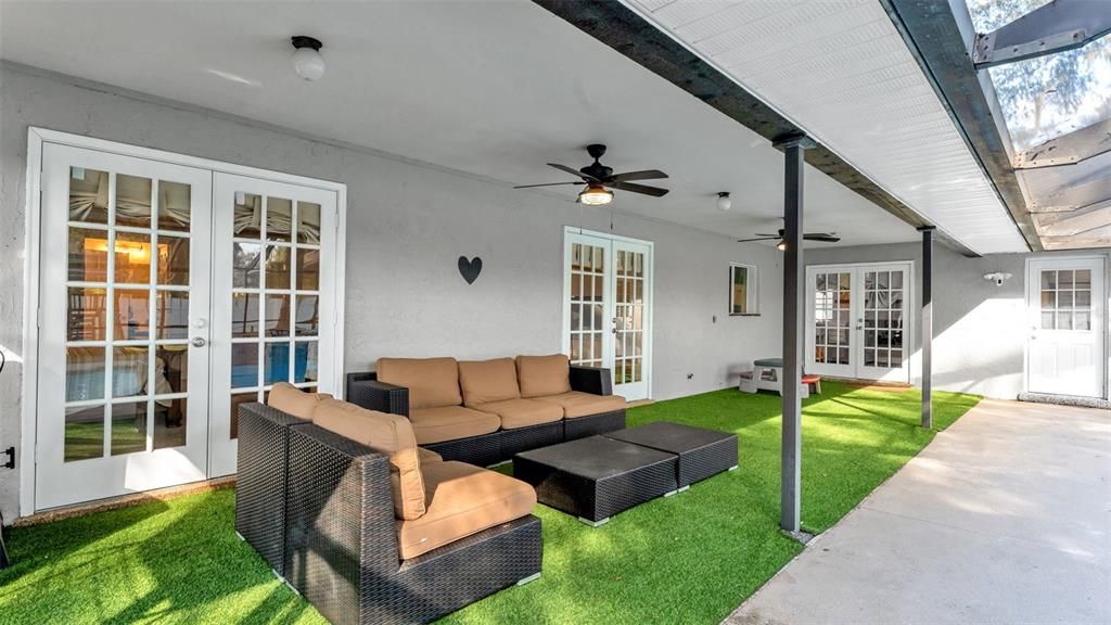 合同活跃: $440,000 (4 贝兹, 2 浴室, 2384 平方英尺)