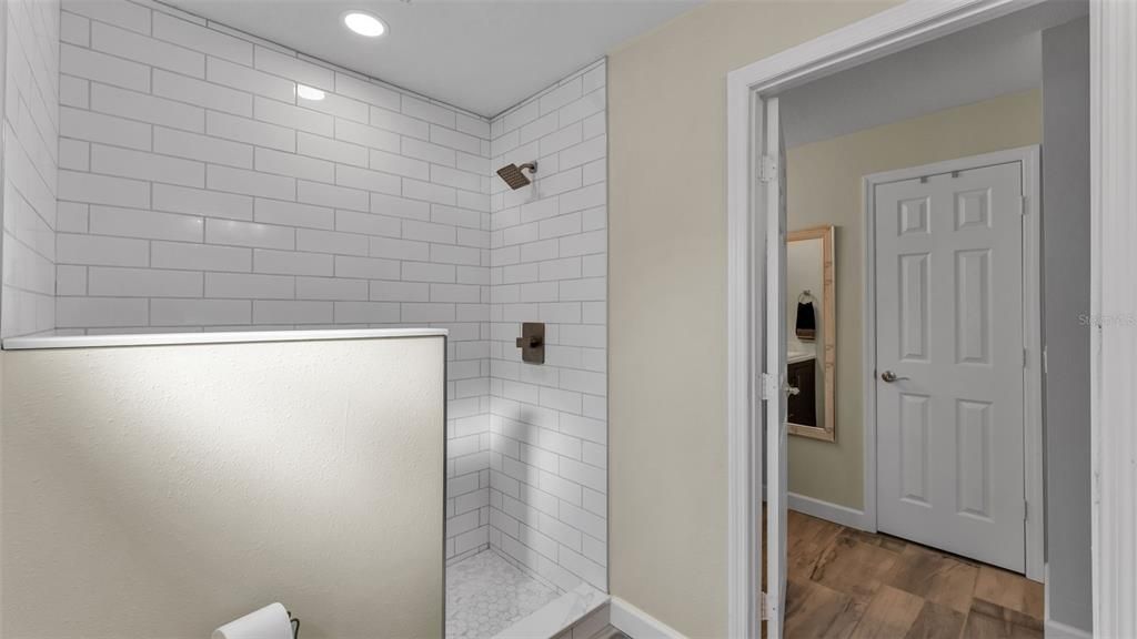 合同活跃: $440,000 (4 贝兹, 2 浴室, 2384 平方英尺)