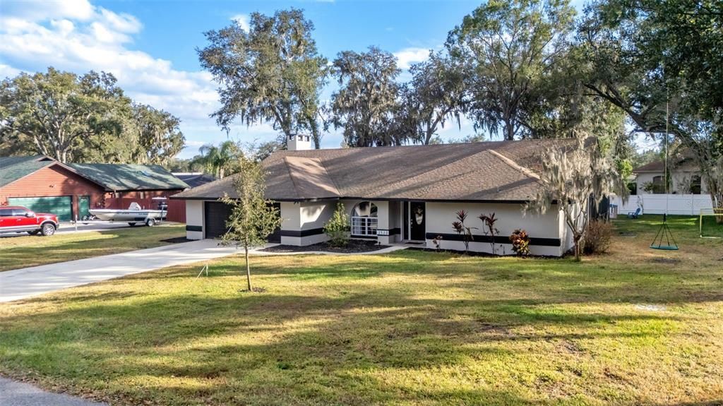 合同活跃: $440,000 (4 贝兹, 2 浴室, 2384 平方英尺)