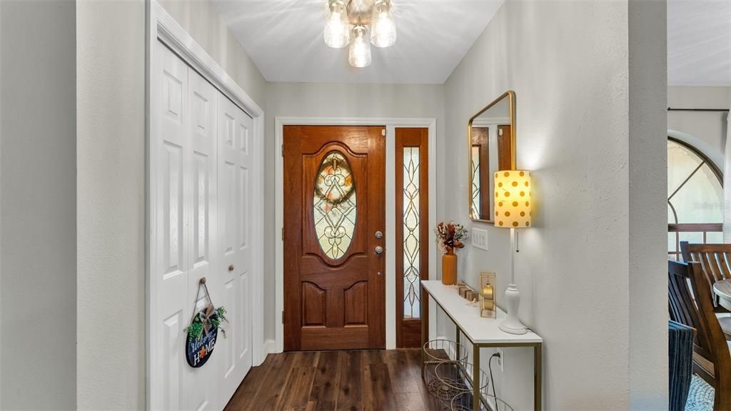 合同活跃: $440,000 (4 贝兹, 2 浴室, 2384 平方英尺)