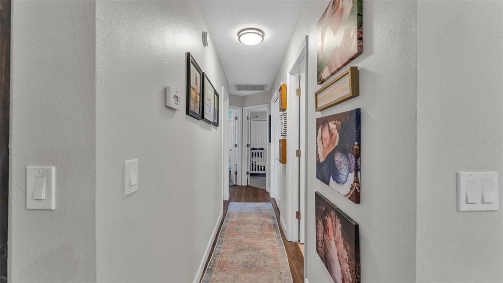 合同活跃: $440,000 (4 贝兹, 2 浴室, 2384 平方英尺)