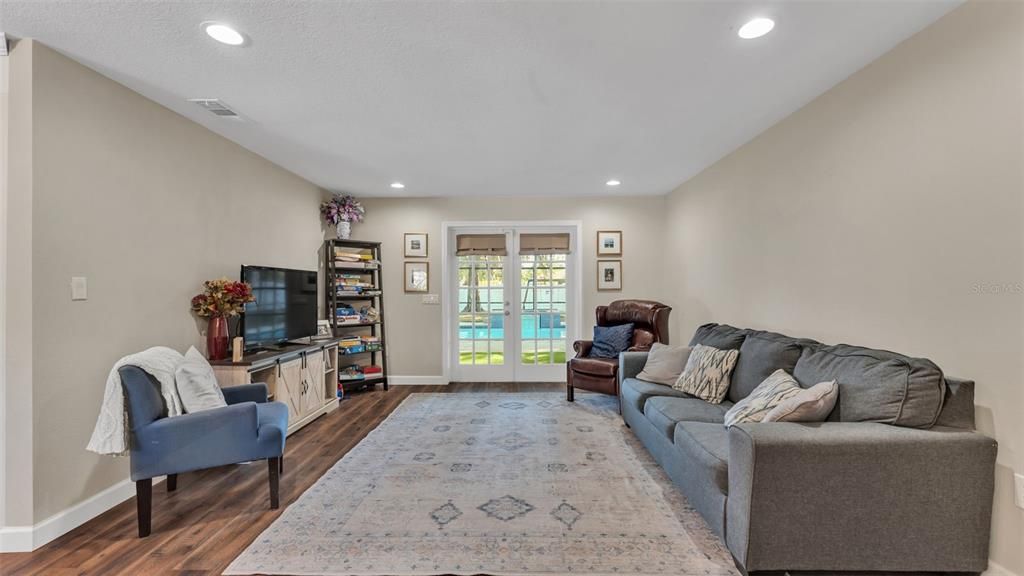 合同活跃: $440,000 (4 贝兹, 2 浴室, 2384 平方英尺)