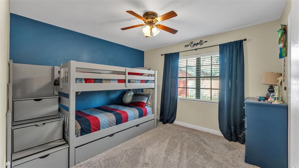 合同活跃: $440,000 (4 贝兹, 2 浴室, 2384 平方英尺)