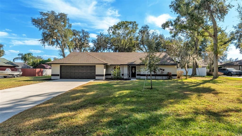 合同活跃: $440,000 (4 贝兹, 2 浴室, 2384 平方英尺)