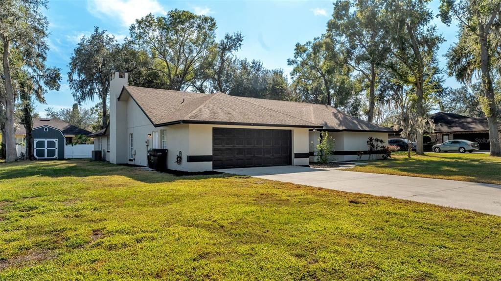 合同活跃: $440,000 (4 贝兹, 2 浴室, 2384 平方英尺)