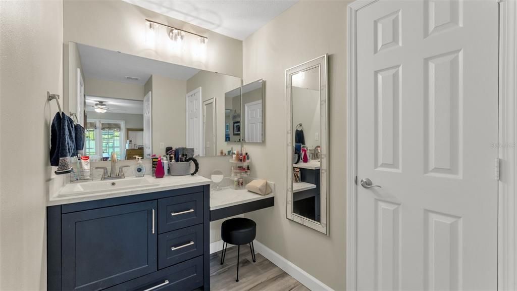 合同活跃: $440,000 (4 贝兹, 2 浴室, 2384 平方英尺)