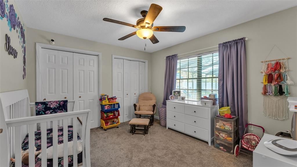 合同活跃: $440,000 (4 贝兹, 2 浴室, 2384 平方英尺)