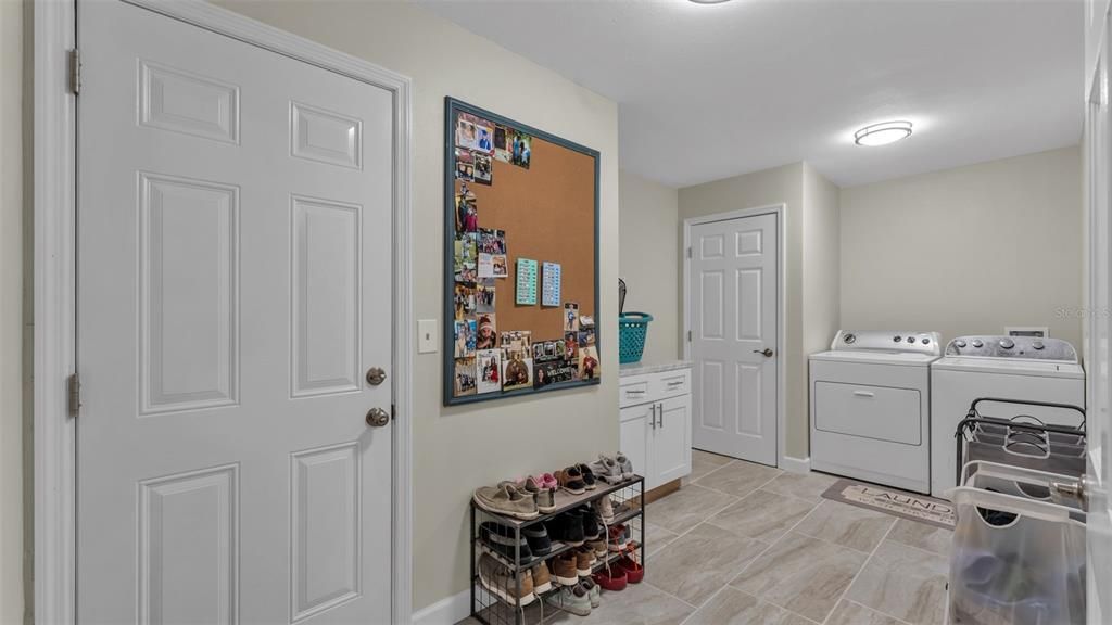 合同活跃: $440,000 (4 贝兹, 2 浴室, 2384 平方英尺)