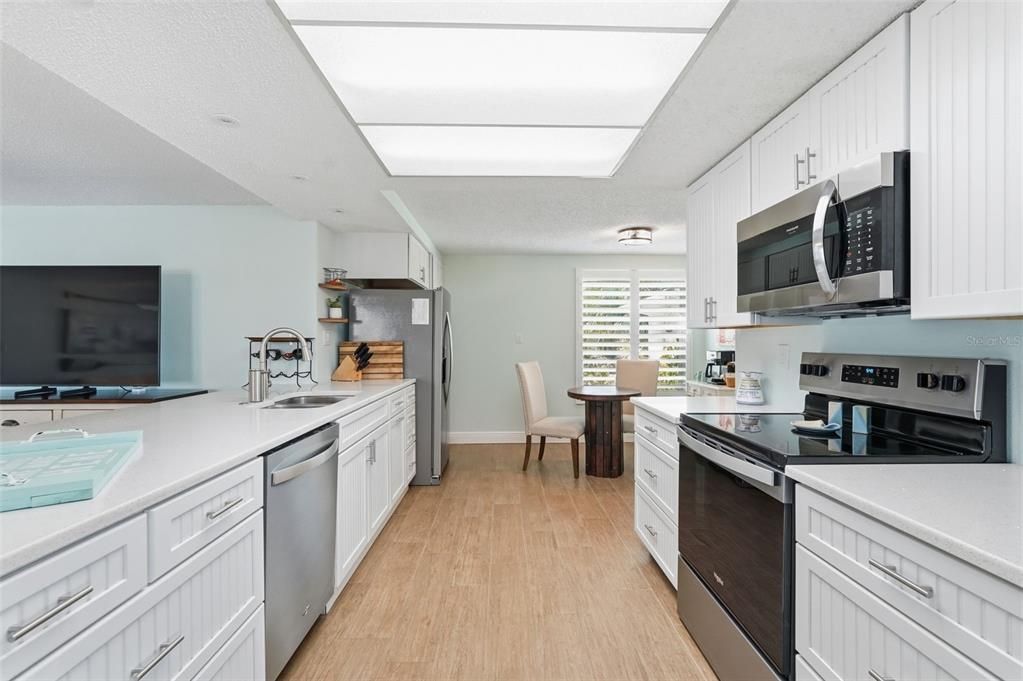 For Sale: $425,000 (2 beds, 2 baths, 1752 Square Feet)