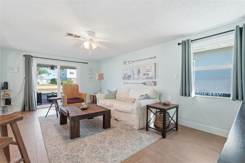 For Sale: $425,000 (2 beds, 2 baths, 1752 Square Feet)