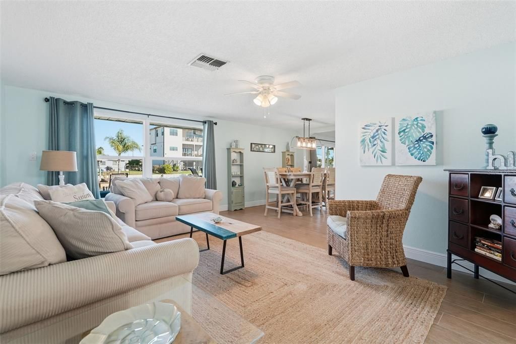 For Sale: $425,000 (2 beds, 2 baths, 1752 Square Feet)