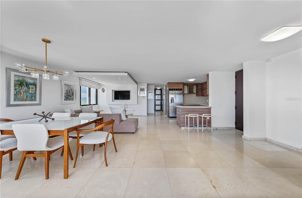 待售: $875,000 (2 贝兹, 2 浴室, 1356.56 平方英尺)