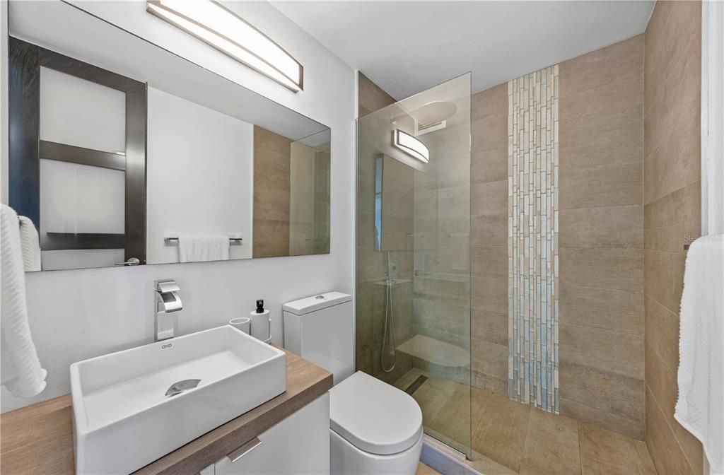 待售: $875,000 (2 贝兹, 2 浴室, 1356.56 平方英尺)